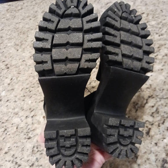 sohoo black steve madden